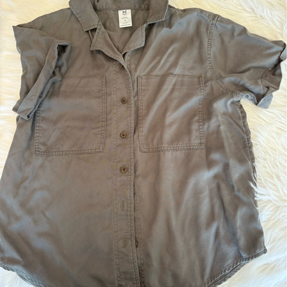 Green Button-Up Sleeveless Shirt